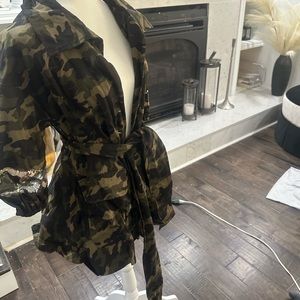 camouflage, army fatigue, color jacket/ blazer, draw string . High and low.